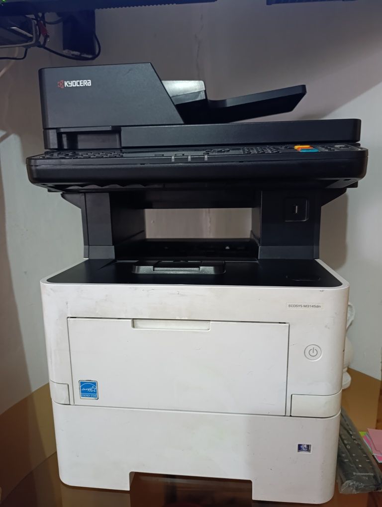 KyoceRa МФУ бу в хорошем состоянии есть заросной картридж