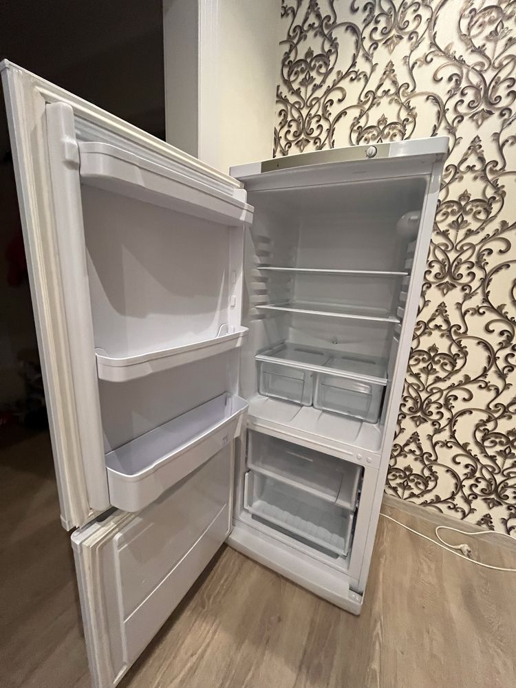 Холодильник indesit