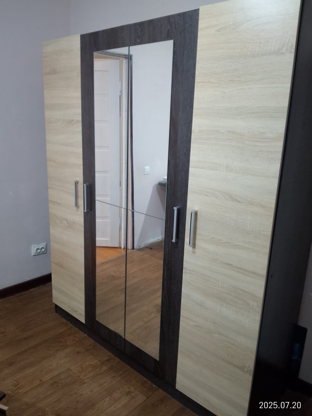 Продам шифоньер в спальню