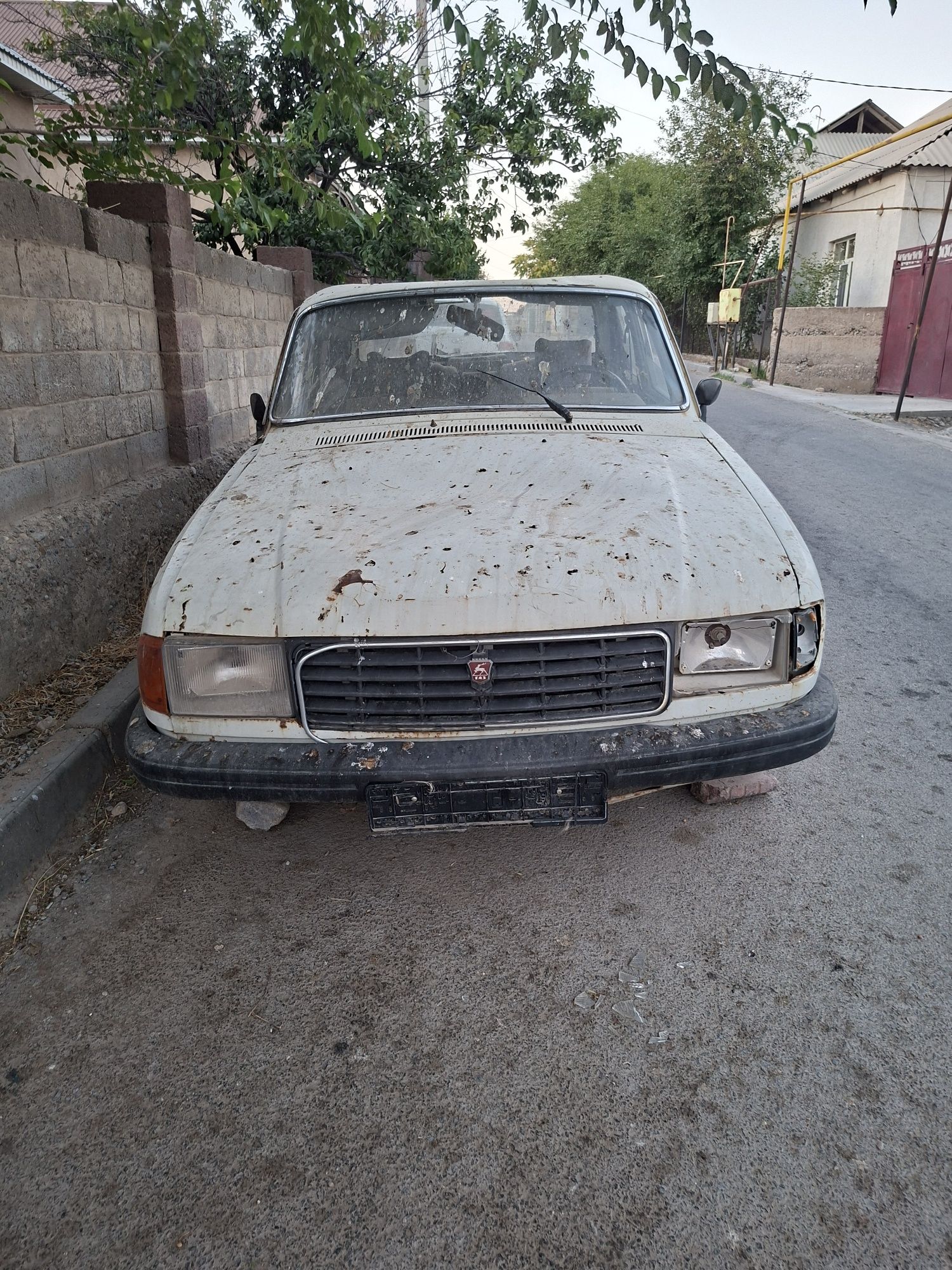 Волга продам. Жүріп тұр. Аккумулятор салу керек