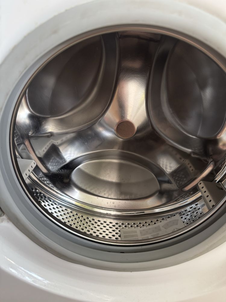 Продам стиральную машину Indesit