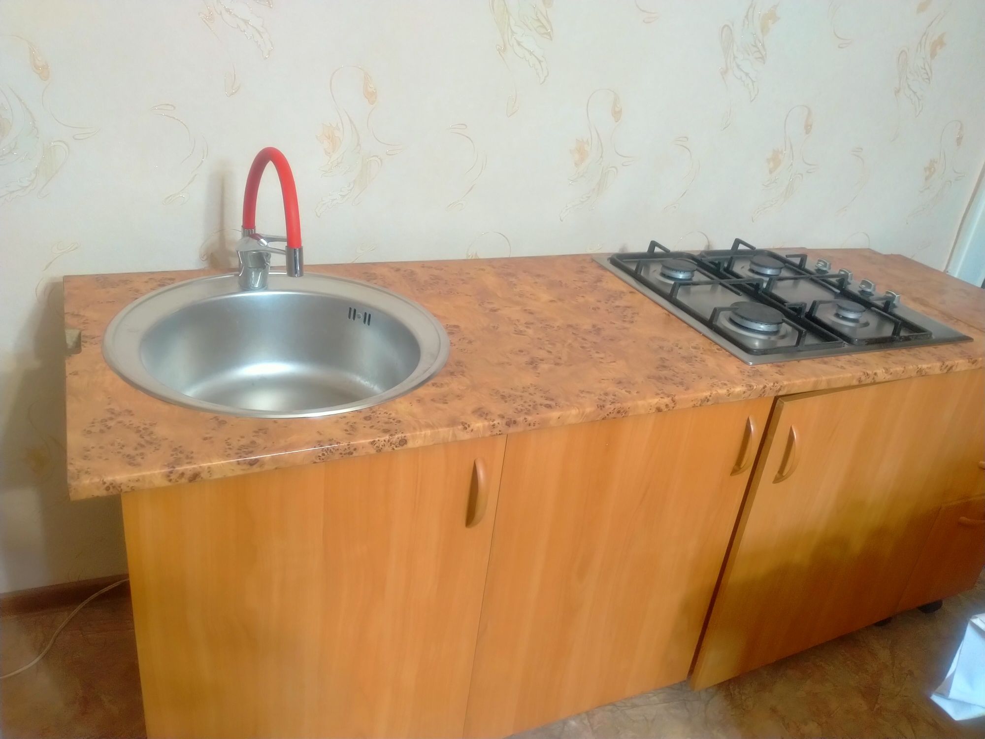 Кухонный стол.160+30 см мойка. плита