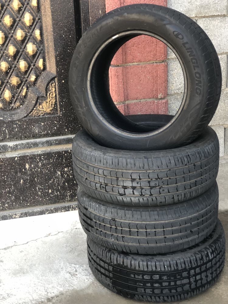 Шинь 235/55R17 2 ай жүрілген жақсы сост Срочно сатылады