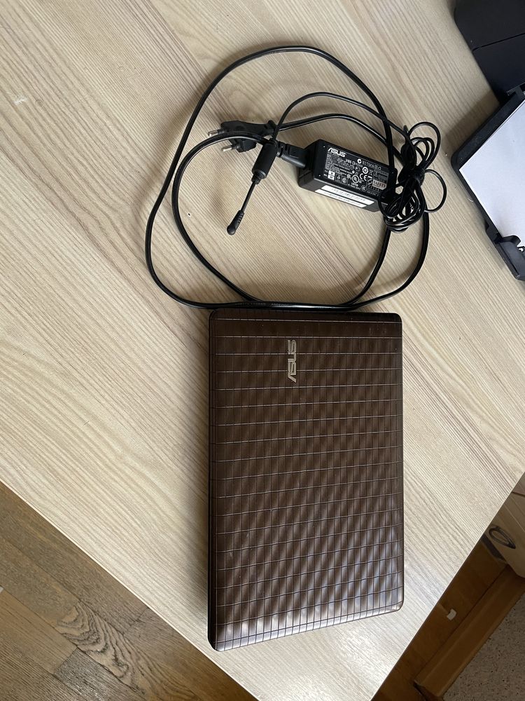 Ноутбук нетбук ASUS Eee PC 1008P дизайнерская версия от Карима Рашида
