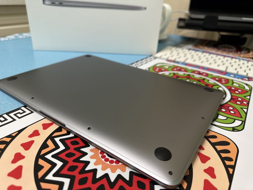MacBook Air 13 M1 16 256 в идеале, с Ipoint
