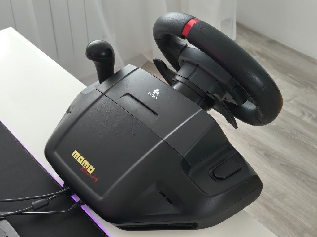 Руль Logitech MOMO Racing