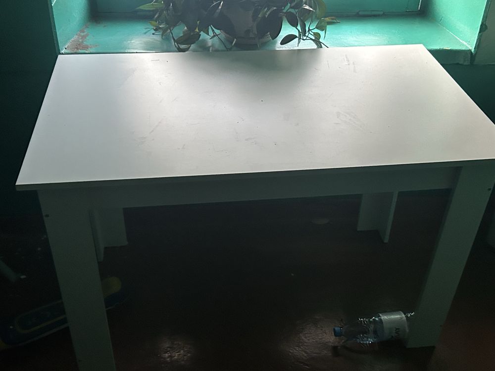 продаю белый стол 120х70х75 cm