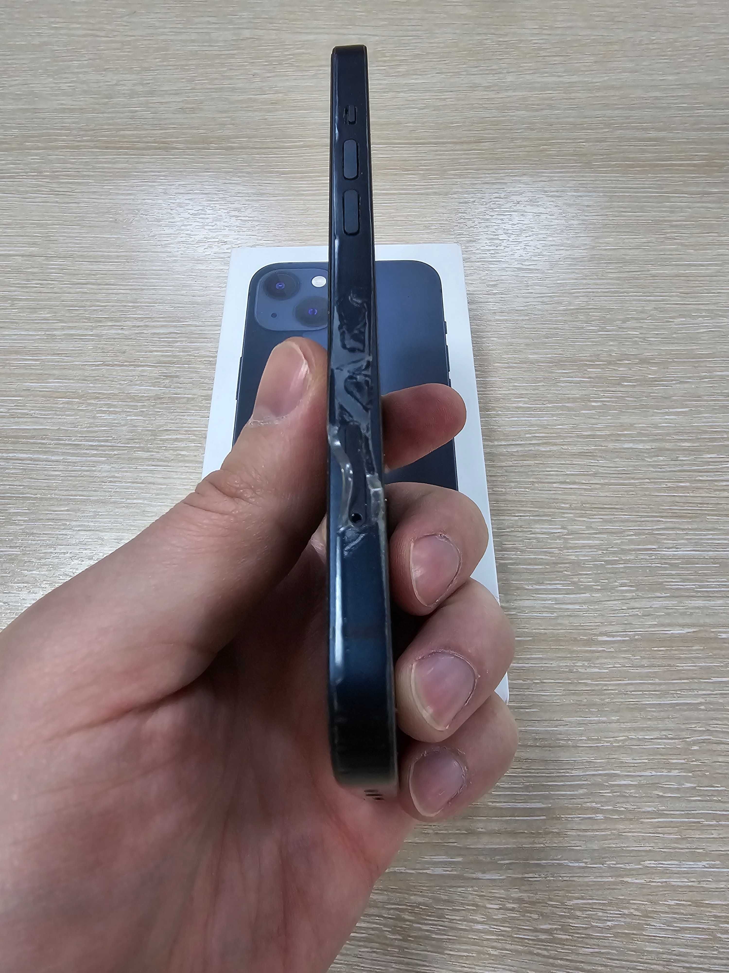 iPhone 13, 128 Gb в хорошем состоянии.