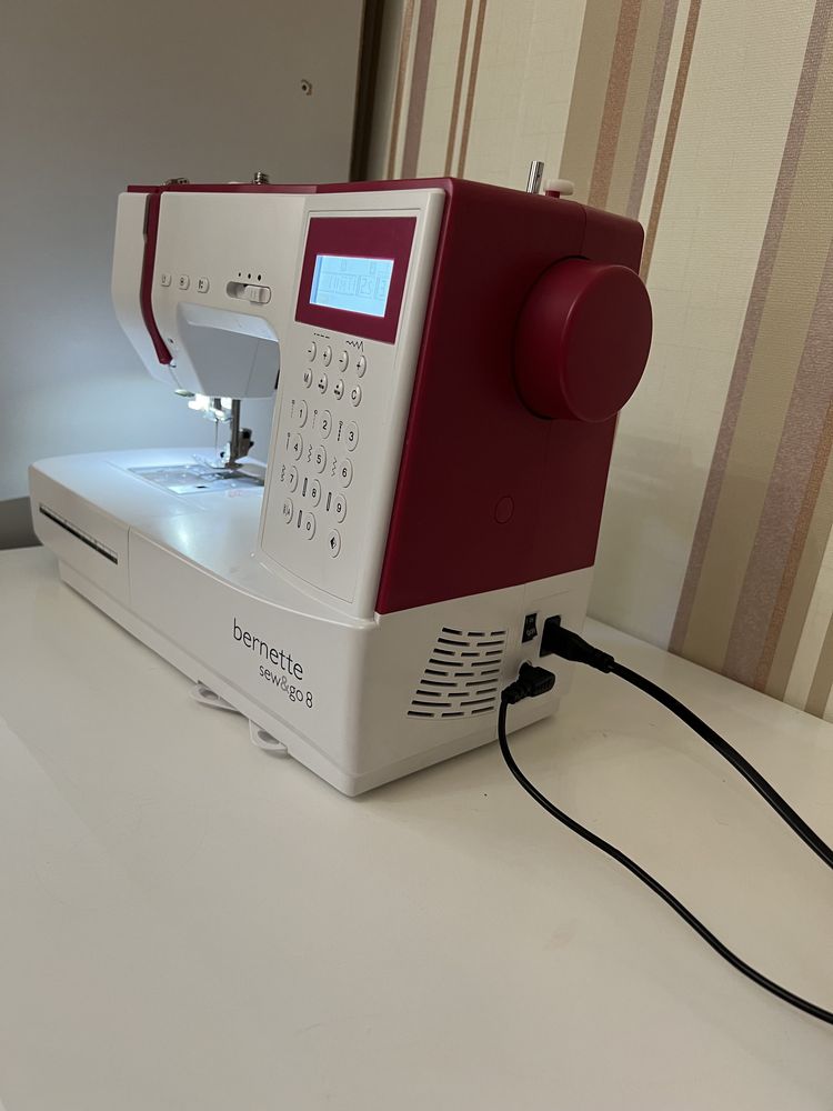 Швейная машина Bernina Bernette Sew&Go 8 белый