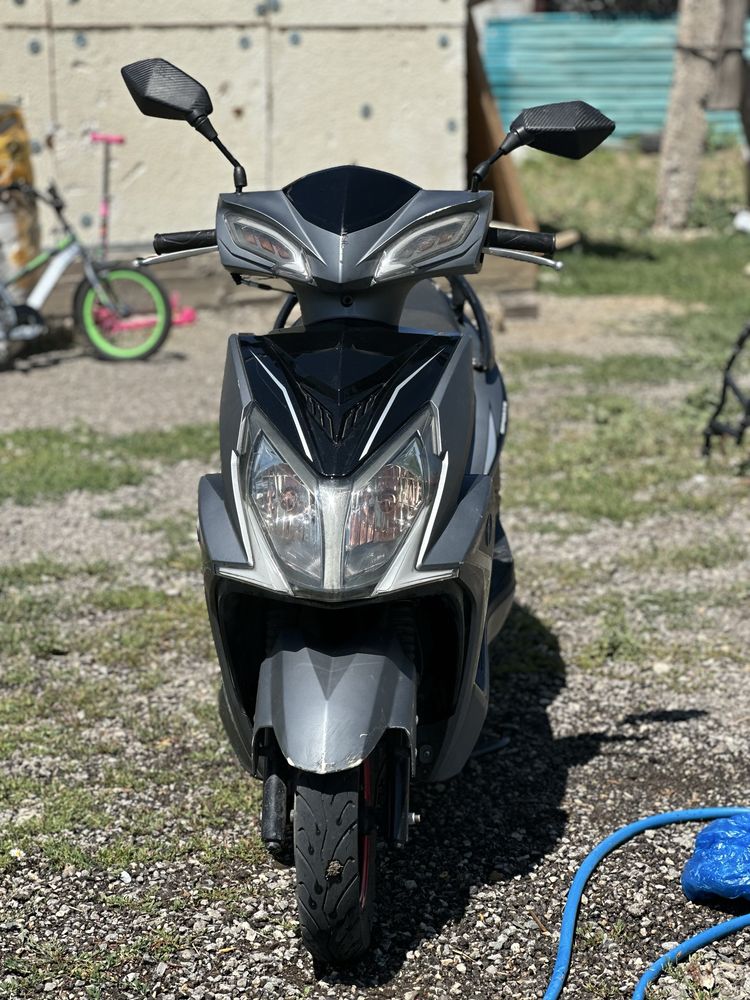 Продам мопед м8 хищник