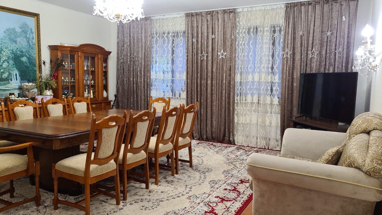 Продам коттедж в Золотом квадрате