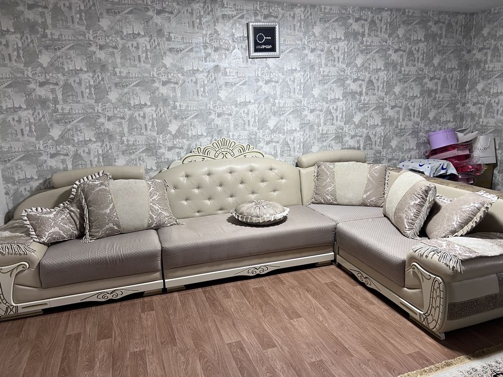 Продается диван для гостиной