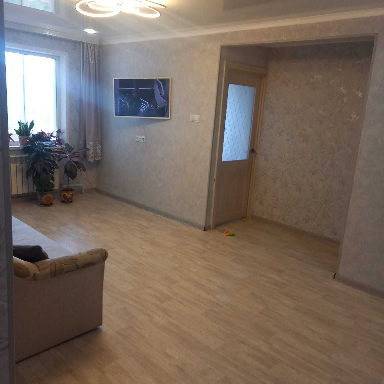Продам 3 комн.квартиру на 1 микрорайоне