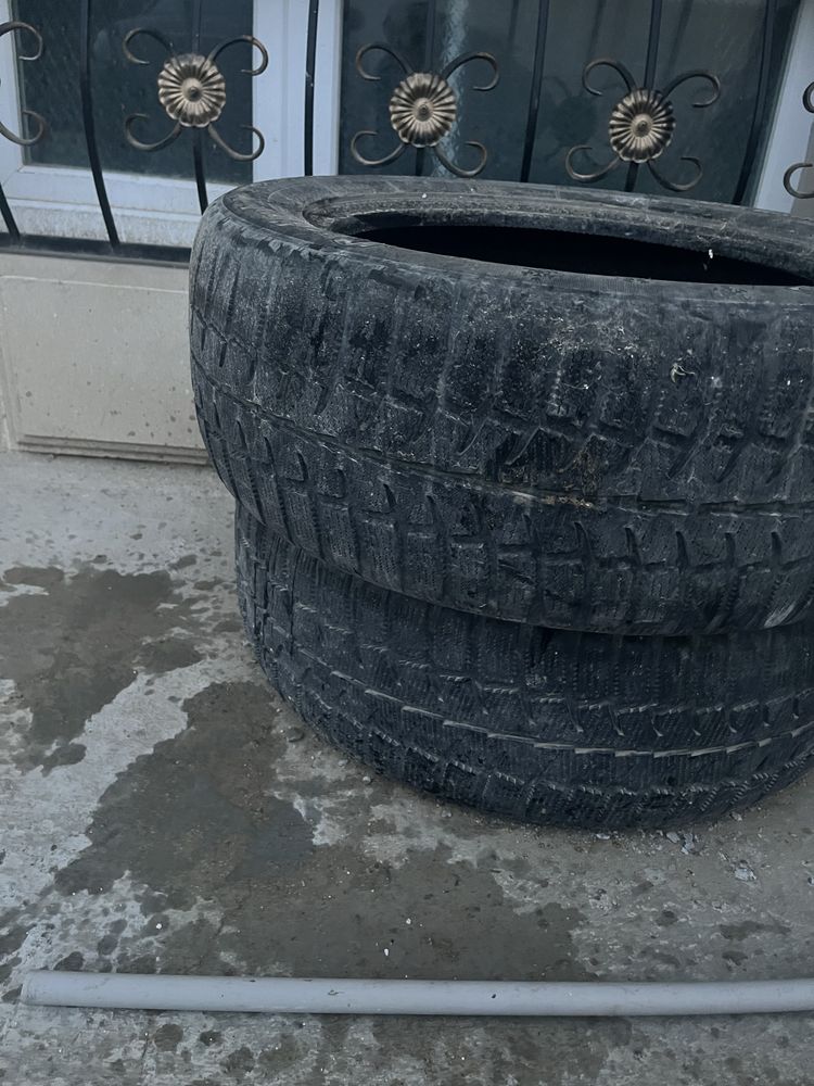 Автошины б/у 2 штук зимние