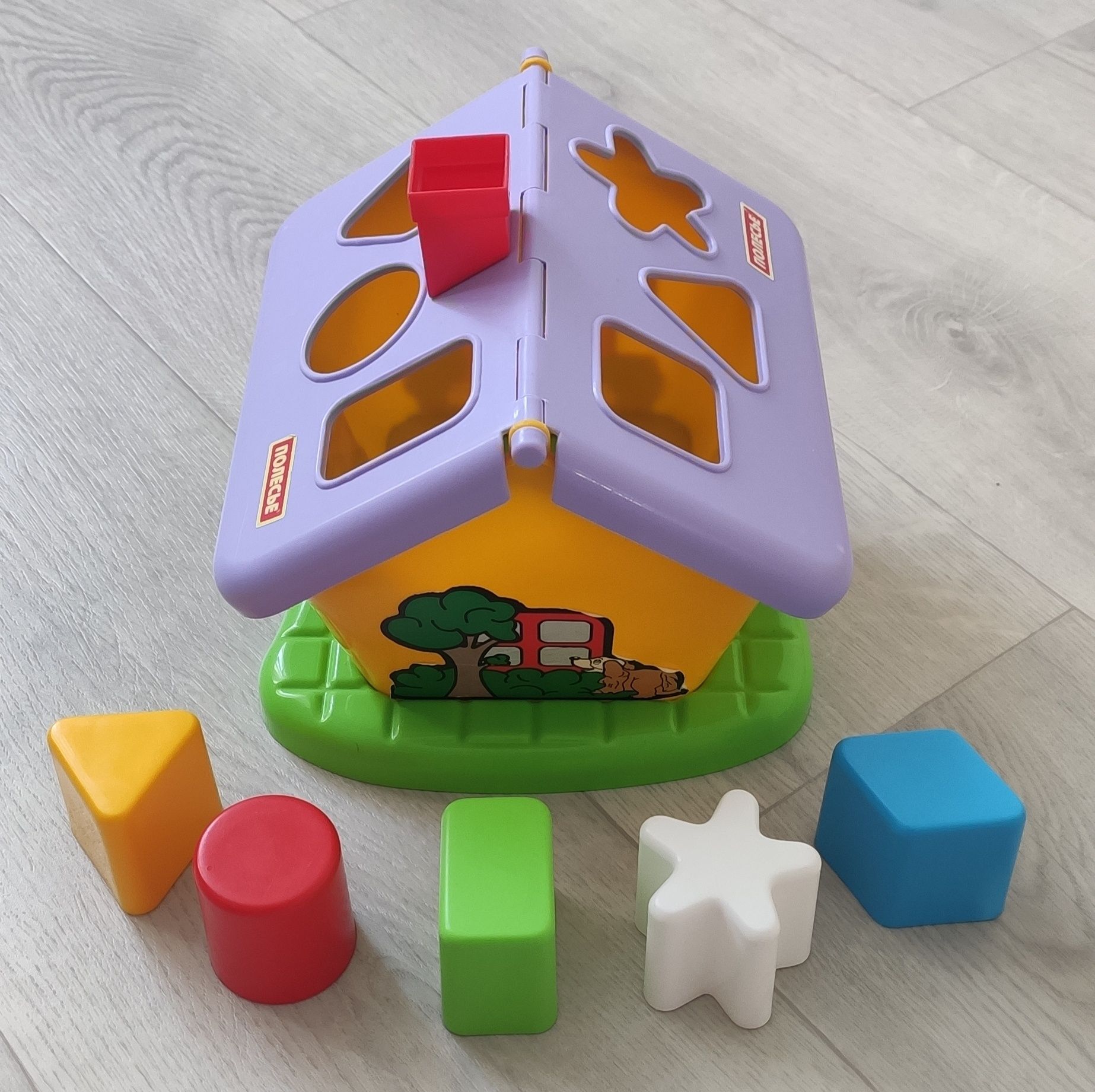 Продам игрушку домик-сортер