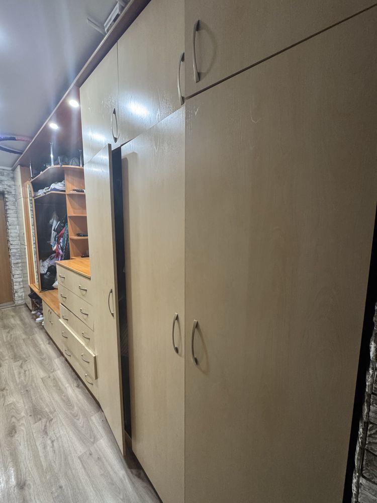 Продам шкаф в прихожую б/у