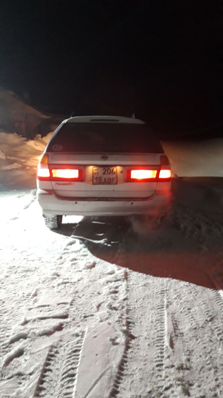 Nissan R'nessa 1998