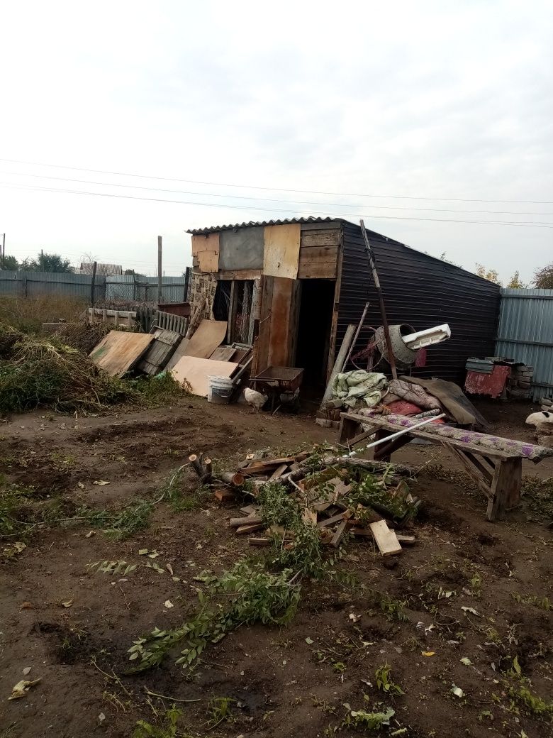 Продом частный дом 12 дача конченый сразу возле магазине дом.