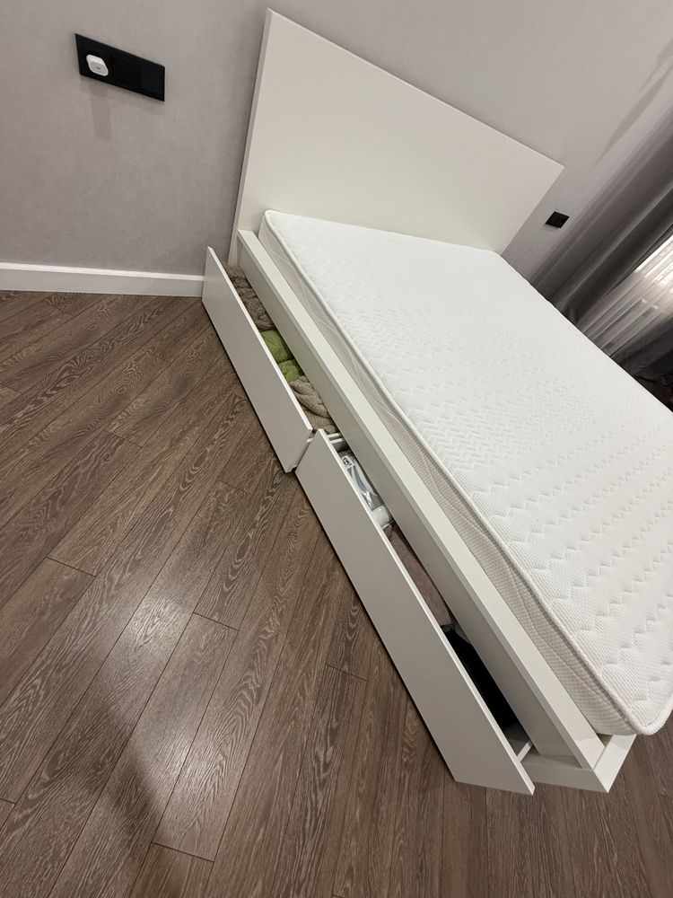 продам кровать ikea 180*200