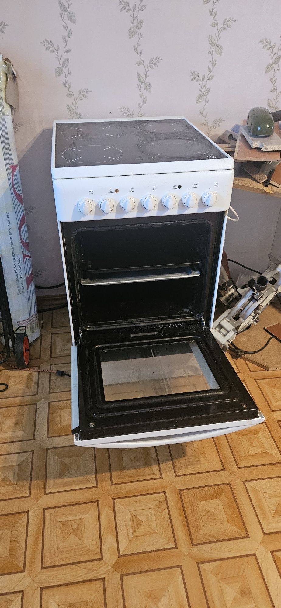 Плита Indesit электрическая