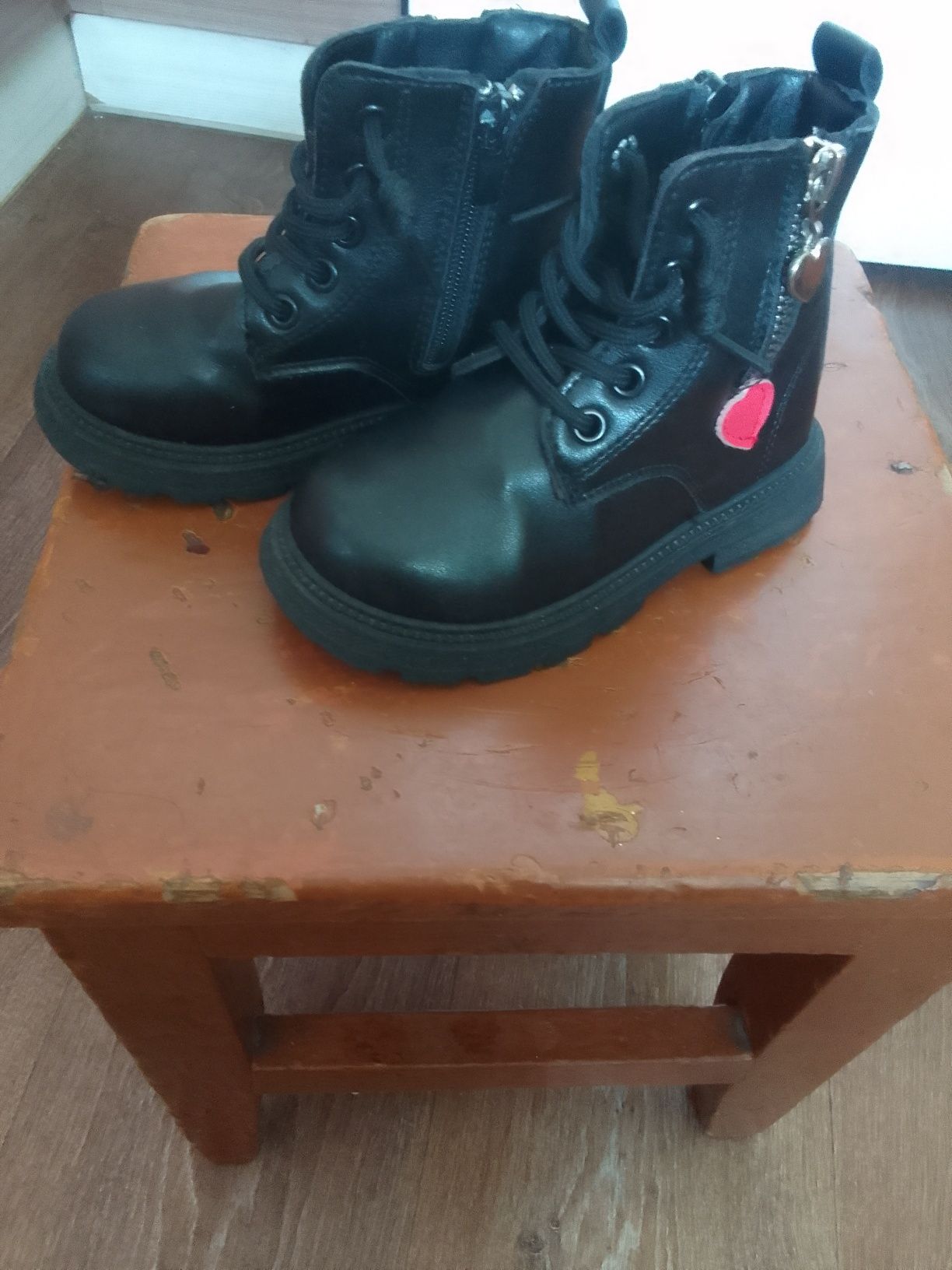 Продам платья для девочек и одежду