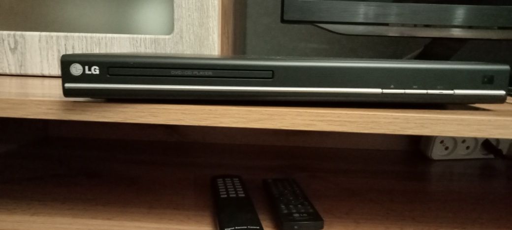 Продам DVD/CD плеер LG