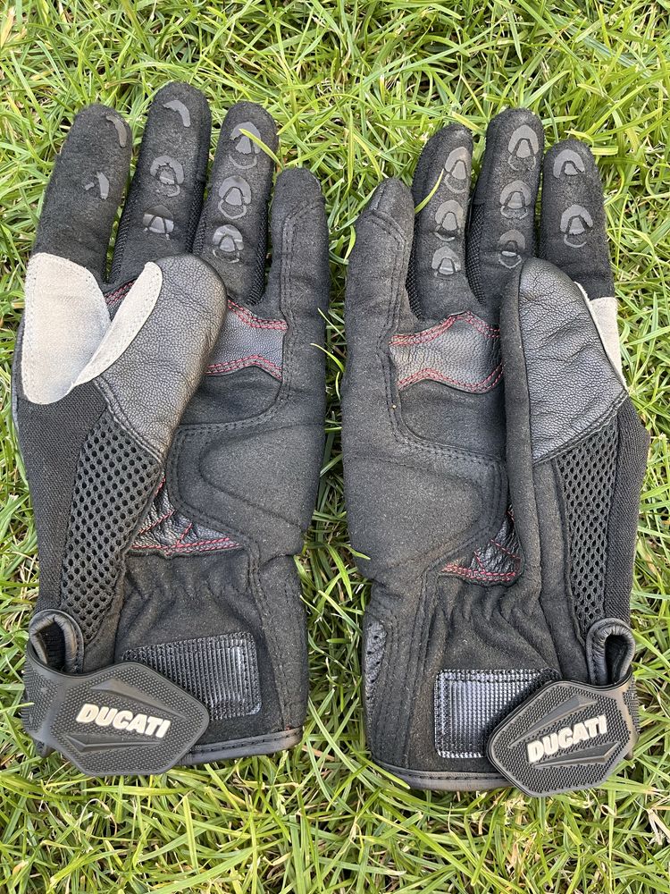 Перчатки ducati и dainese