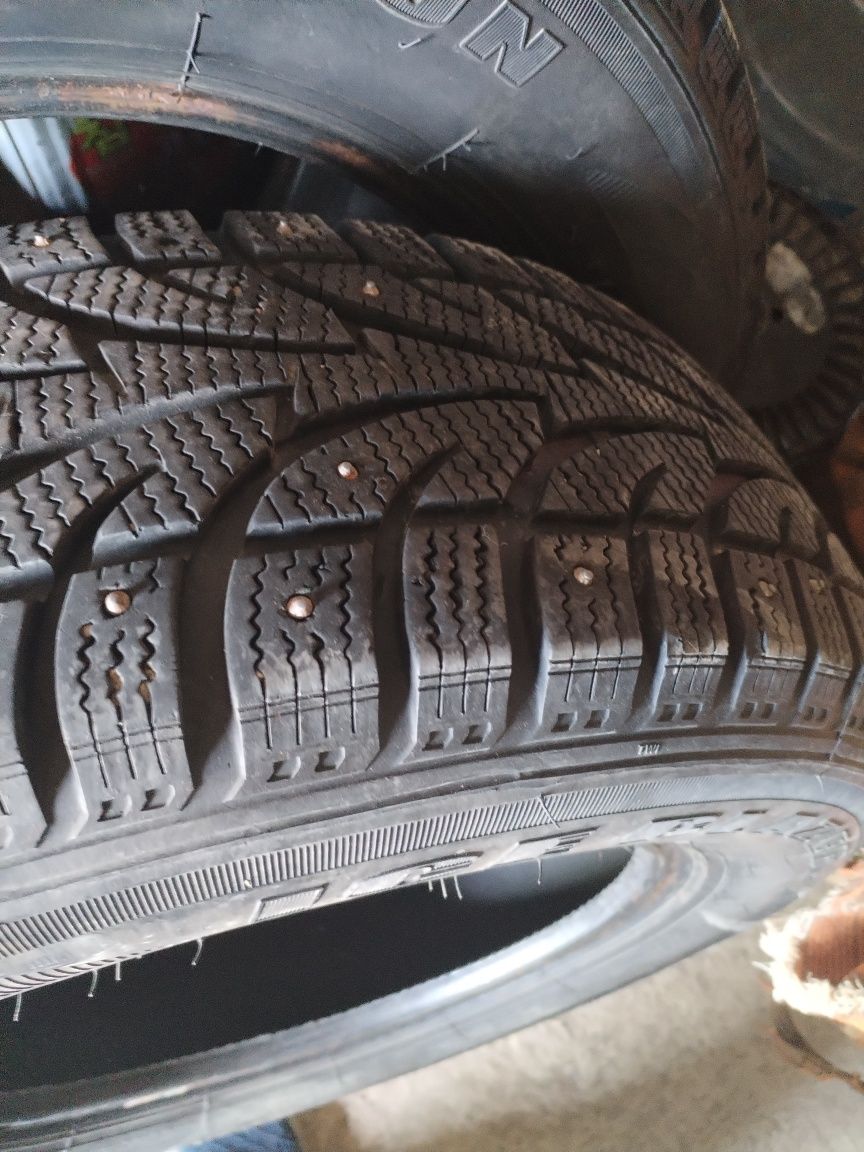Зимние шины б/у 215/65 R16 комплект 85 000