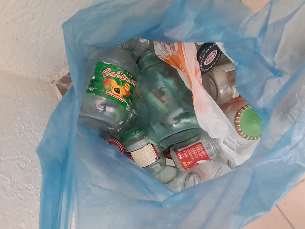 Продаются стеклянные банки. 2 л, 1 л и 0,5 л.