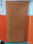 Продам металлическую дверь 197x77
