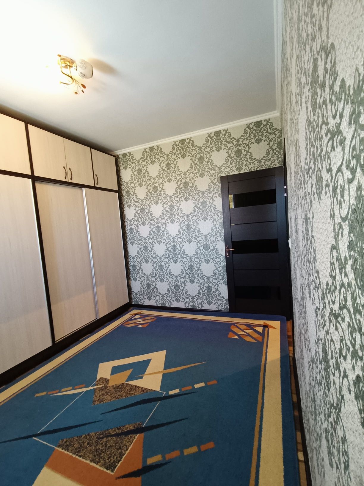 Продаётся 2 ком. кв. ул.Абай 25.   5/5 этаж