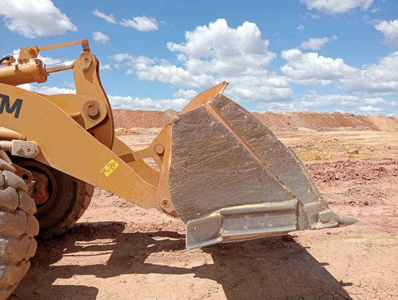 Продам фронтальный погрузчик SEM 655D