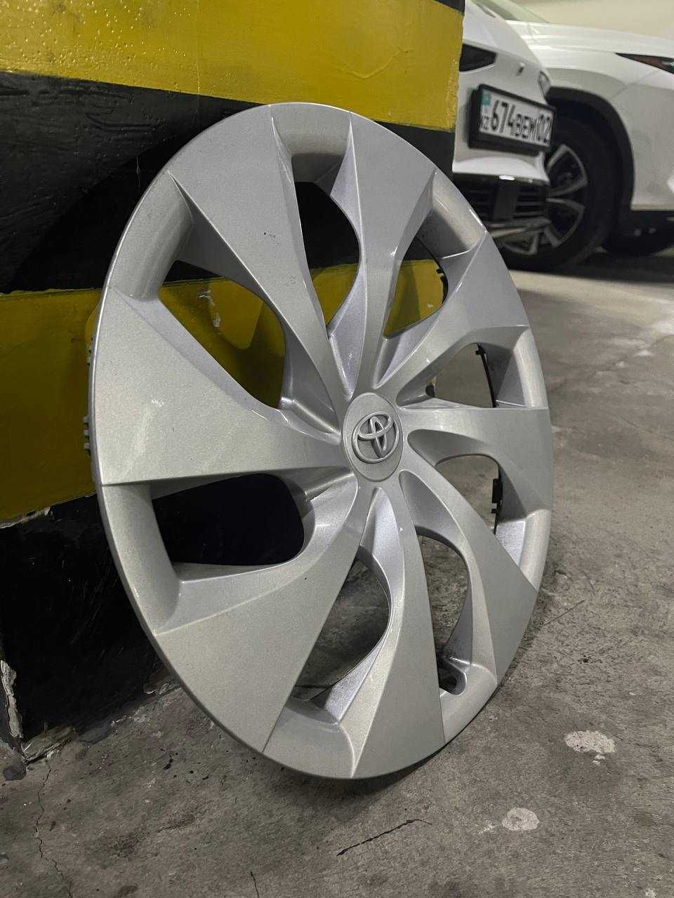 Колпак от колеса TOYOTA оригинал 3 шт