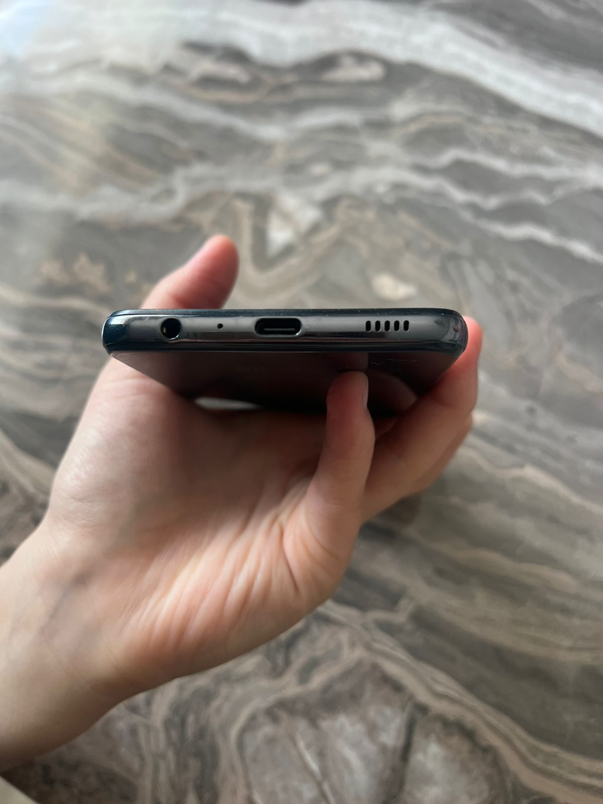 продаю Samsung a32,достаточно в хорошем состоянии, в руках был 1 год.