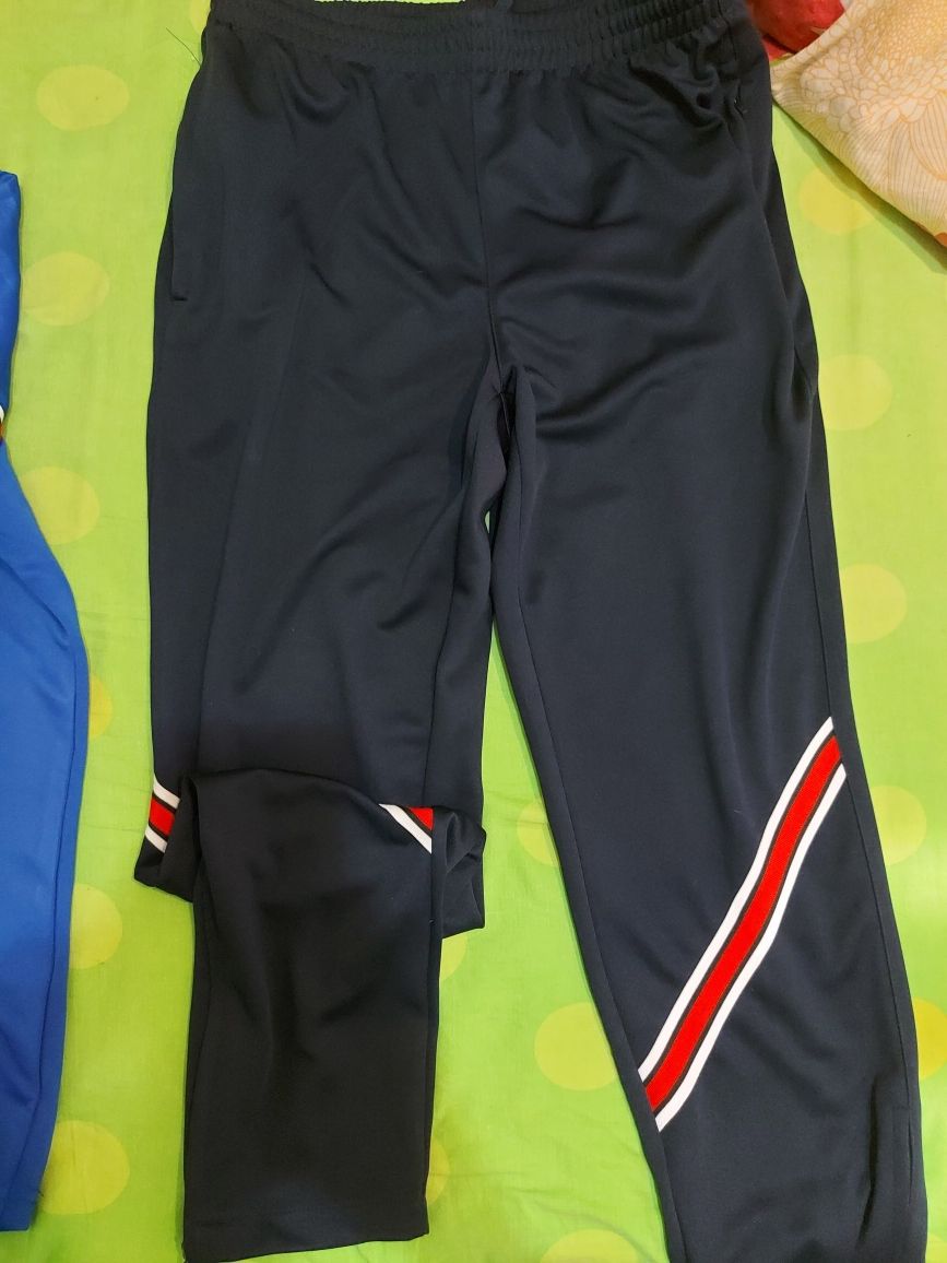 Продам новый костюм 46-48