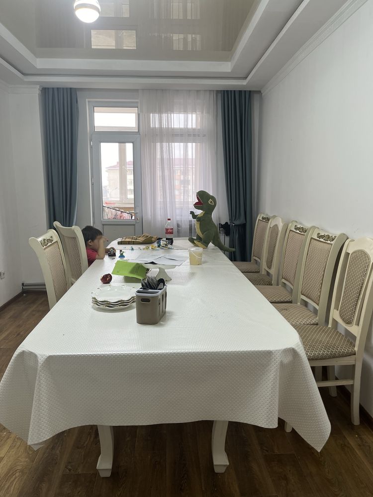 Стол и стулья сатылады