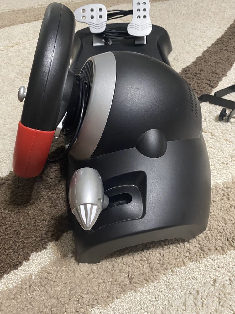 Продам игровой руль Genius Speed Wheel 3 MT Red