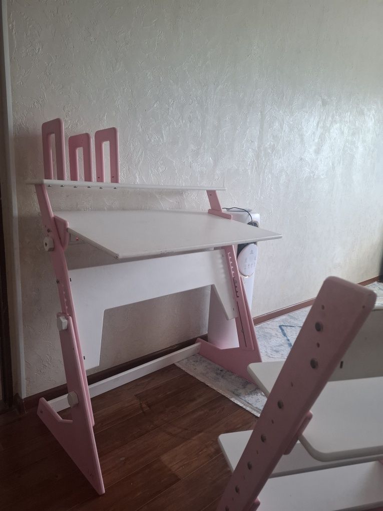 Продам парта с стулья