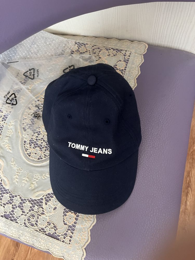 Tommy Hilfiger one size nike kangol adidas calvin hugo armani karl ea7