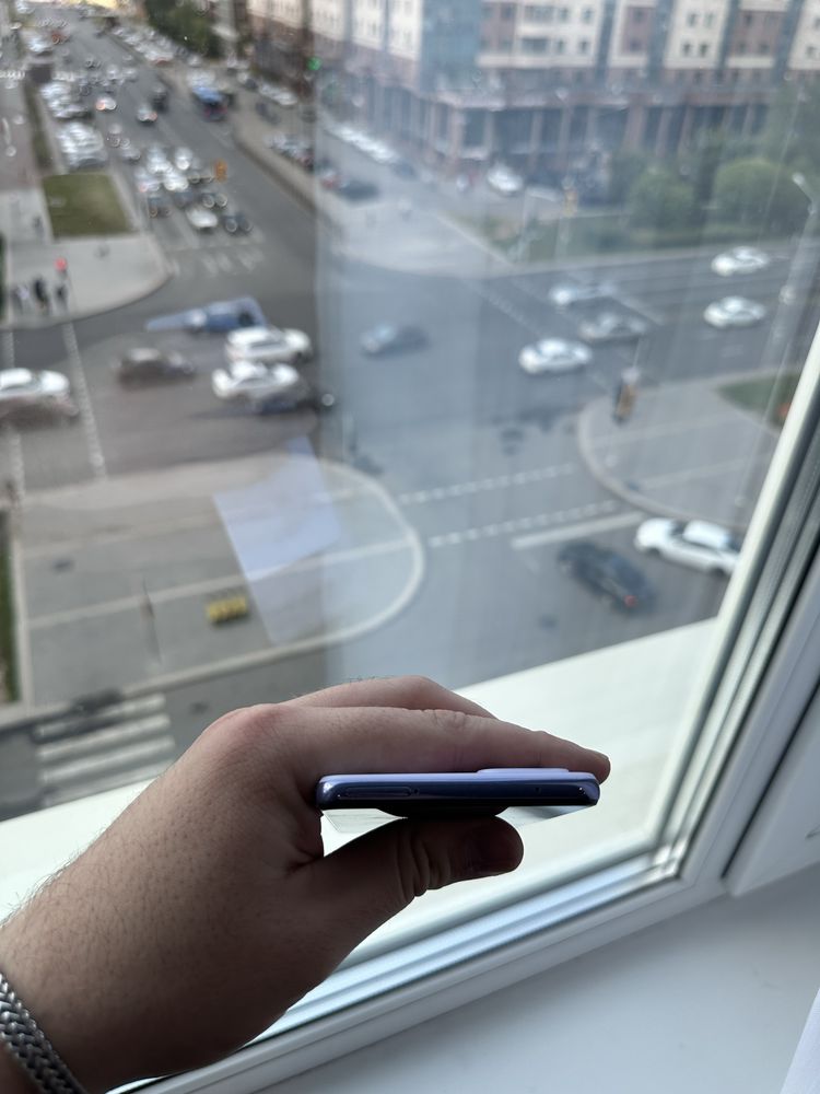 Продам смартфон Samsung Galaxy A52 4/128GB в идеальном состояние!