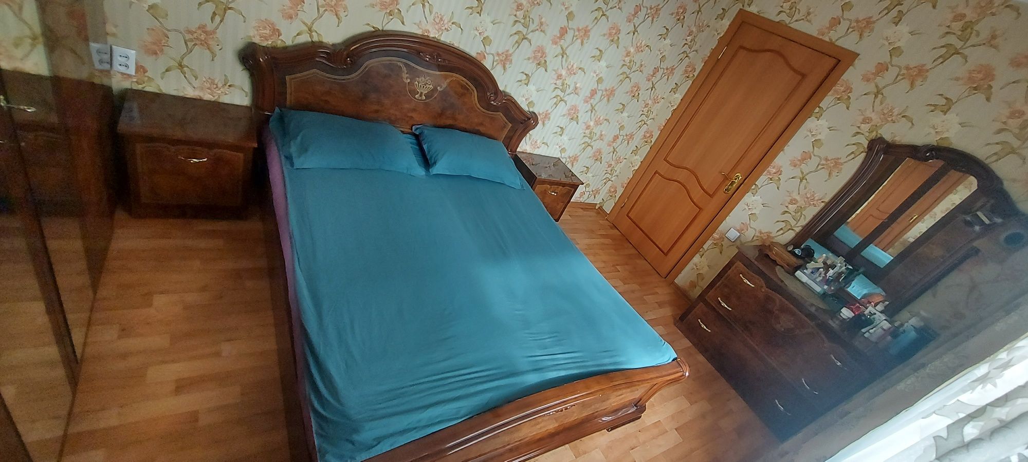 Спальный гарнитур