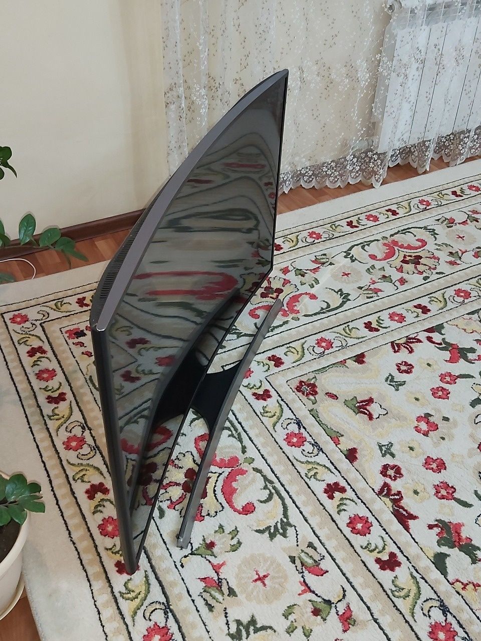 Изогнутый ТВ Samsung