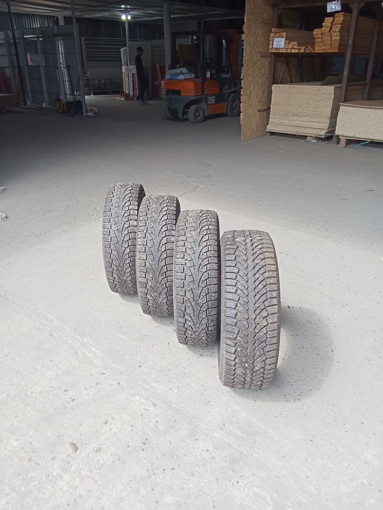 Продам шины 235/65/17