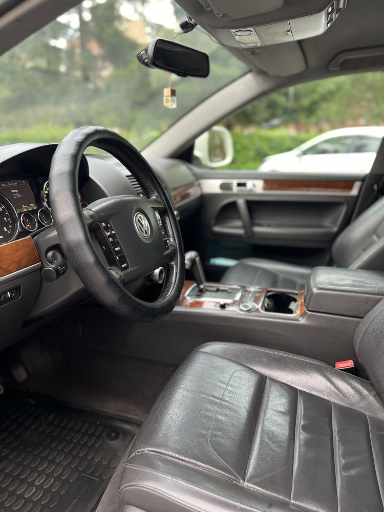 Кроссовер!  Volkswagen Touareg!! Полный привод !! В шикарном белом цве