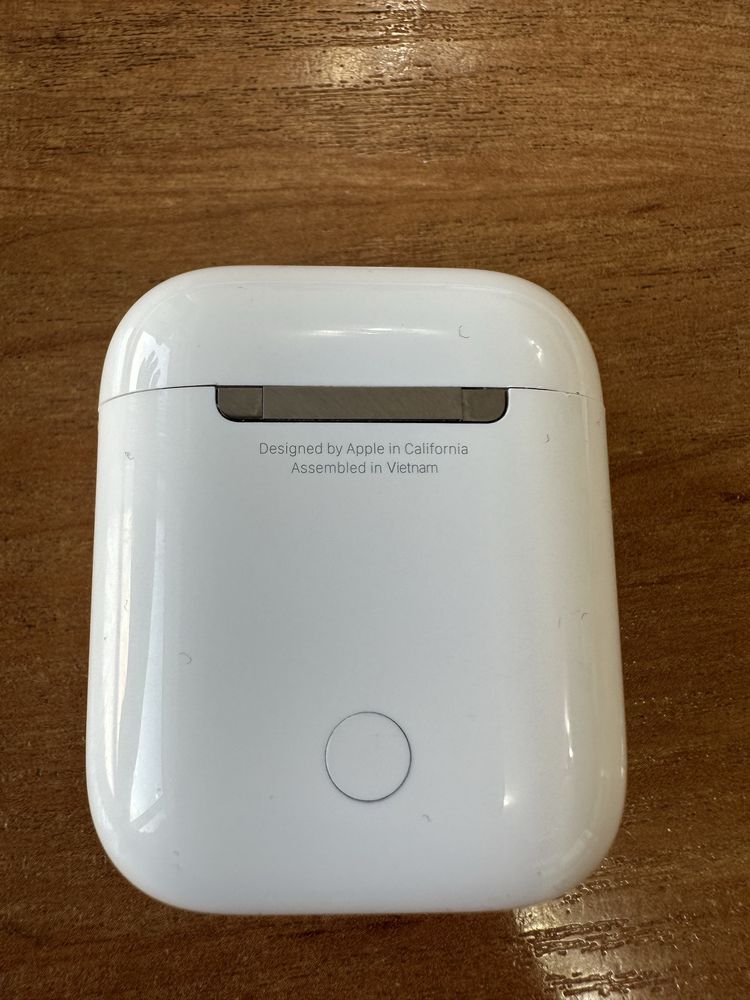 Кейс и Наушник airpods 2 на запчасти