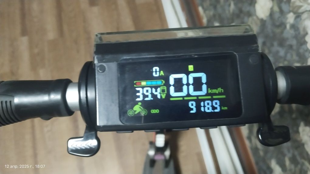 Продам Электро самокат пробег 930км