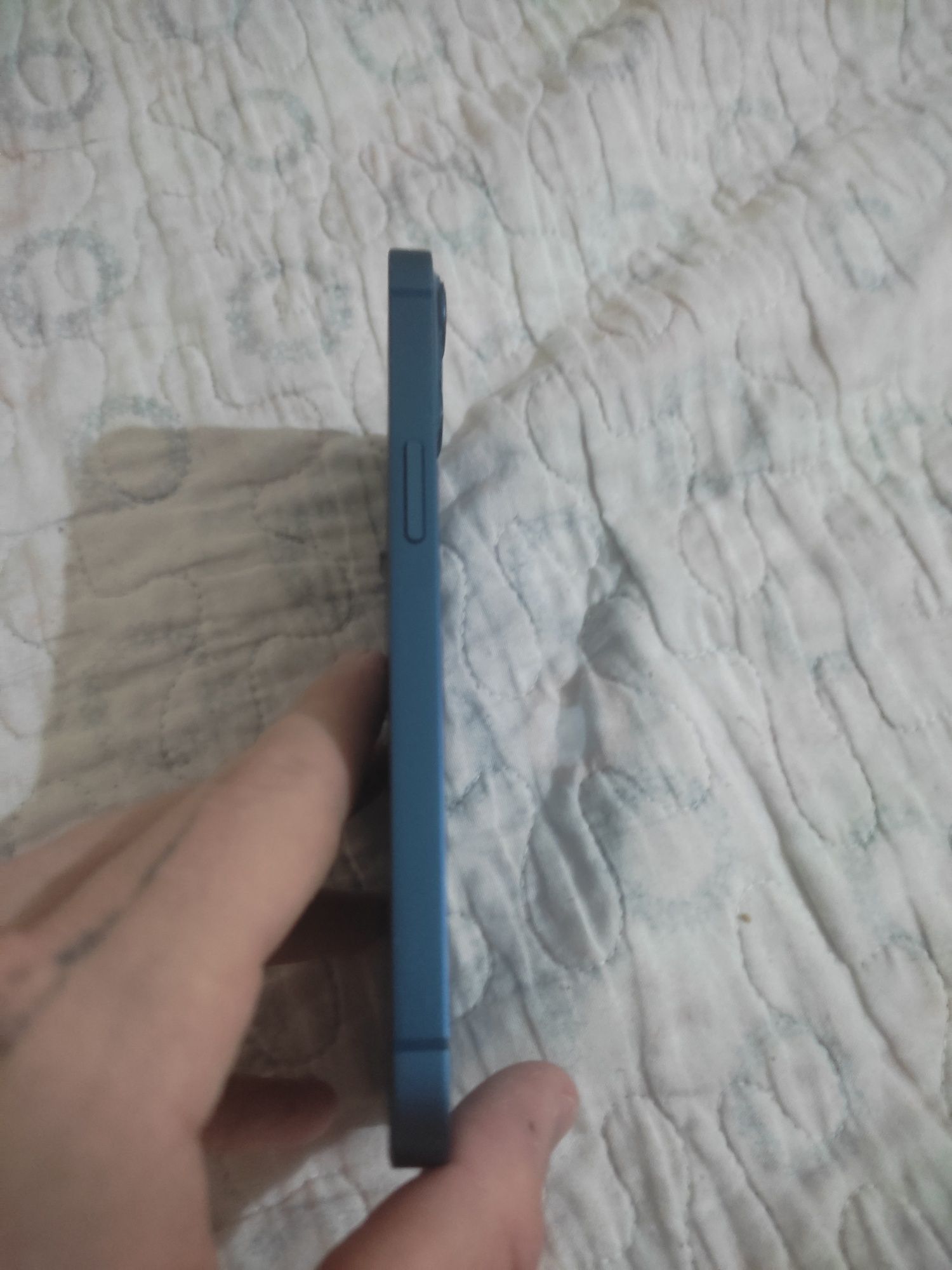 В продаже айфон 13