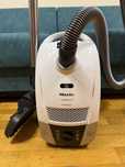 Пылесос Miele Compact C2