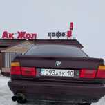 BMW E34 520                    .