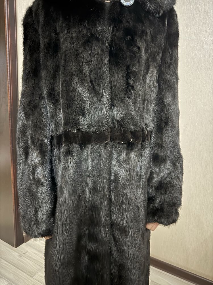Продам норковую шубу, черный бриллиант.